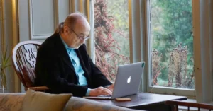 older people is working at home